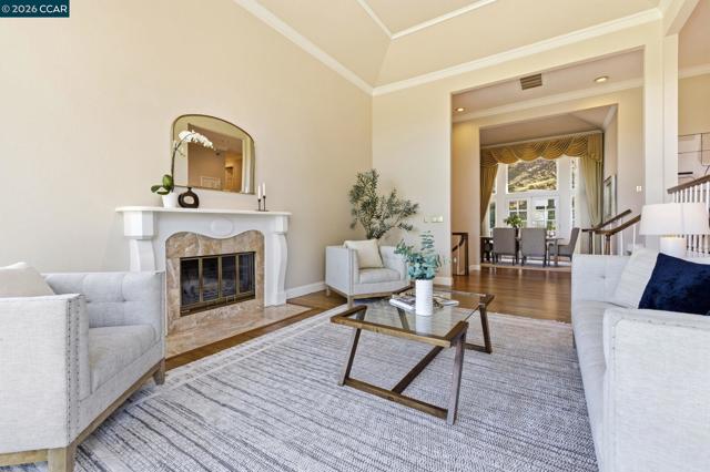 Image 3 of 50 For 725 Castle Rock Rd