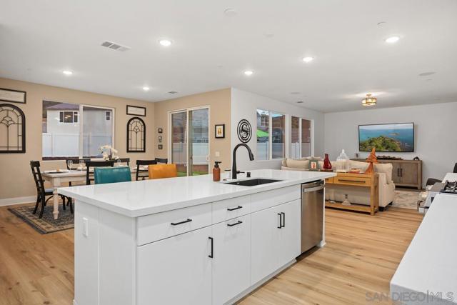 35505 Orchard Trails, Fallbrook CA: https://media.crmls.org/mediaz/c006d23b-5254-4db5-bcbf-903aa5d89461.jpg