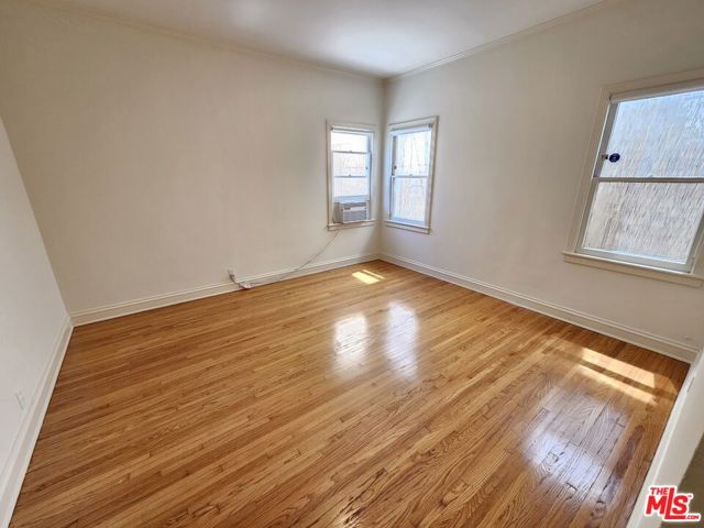441 1/2 S Palm Drive, Beverly Hills CA: https://media.crmls.org/mediaz/c006e896-641f-49a3-9500-5db176102e8f.jpg