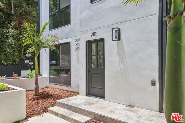 2113 Holly Drive, Los Angeles CA: https://media.crmls.org/mediaz/c00739f9-fd3c-465d-ae2a-cd3772eb52a0.jpg
