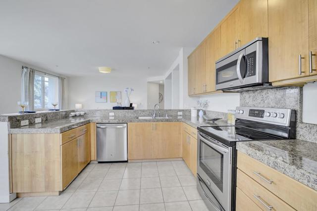 3090 Glascock Street, Oakland CA: https://media.crmls.org/mediaz/c0079444-8b9d-451b-8959-181cee6ca722.jpg