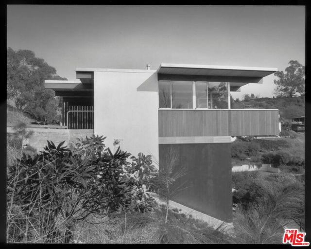 3319 Tareco Drive, Los Angeles CA: https://media.crmls.org/mediaz/c0079dab-3d8a-4716-9293-fed69b3253d0.jpg