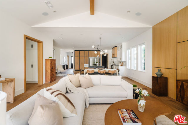 5328 Allott Avenue, Sherman Oaks CA: https://media.crmls.org/mediaz/c007d3d0-35cb-443e-80ee-bd22f2c2c409.jpg