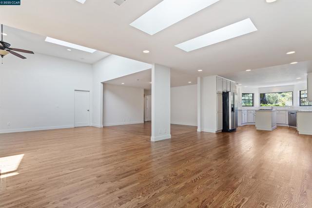 225 Rheem Blvd, Moraga CA: https://media.crmls.org/mediaz/c0080b36-203c-4709-bea7-6358d57d57bb.jpg