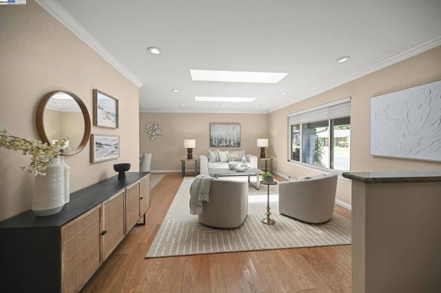 561 Santander Dr, San Ramon CA: https://media.crmls.org/mediaz/c0093a70-3924-4484-a71e-a854430bb885.jpg