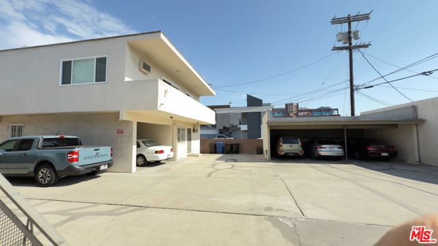 975 S Kingsley Drive, Los Angeles CA: https://media.crmls.org/mediaz/c00943c6-3850-4d81-8f05-af4b11ddd03e.jpg