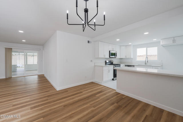1477 Dinsmore Street, Simi Valley CA: https://media.crmls.org/mediaz/c009b293-a054-4605-8060-c1479e53066e.jpg