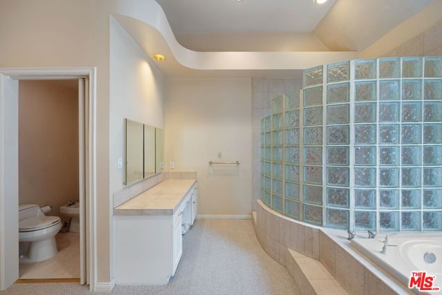 2431 Benedict Canyon Drive, Beverly Hills CA: https://media.crmls.org/mediaz/c00a1161-8b55-4e99-8251-aadac3445ea4.jpg