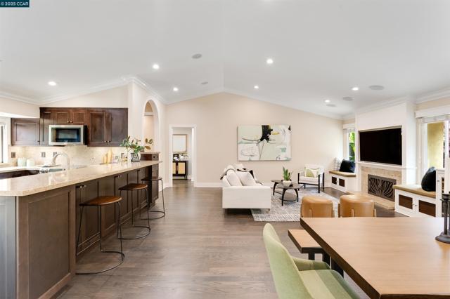 5588 Gonzalez Ct, Concord CA: https://media.crmls.org/mediaz/c00a1480-66ec-41b2-ab25-fd89d4f527ec.jpg