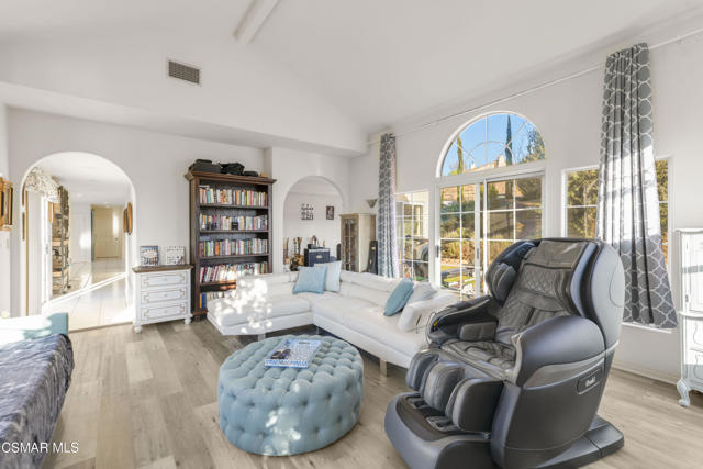 6417 Turfway Road, Moorpark CA: https://media.crmls.org/mediaz/c00a20cd-a932-4454-be87-c0a24682881e.jpg