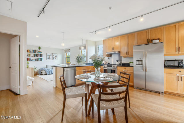 285 N Ventura Avenue, Ventura CA: https://media.crmls.org/mediaz/c00a244d-b3e3-47fb-865c-522f458b82e3.jpg