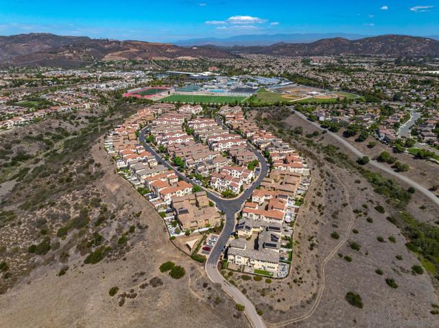 16206 Veridian Cir, San Diego CA: https://media.crmls.org/mediaz/c00a65e4-a734-44c1-8602-0ddc5932fe1c.jpg