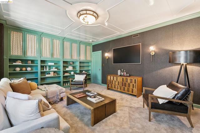 Image 47 of 60 For 906 Paramount Rd