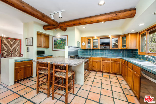 454 North East Rustic Road photo 9