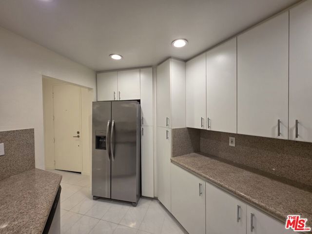 12000 Goshen Avenue, Los Angeles CA: https://media.crmls.org/mediaz/c00adbef-8ede-455b-b2fc-a94cb0242db2.jpg