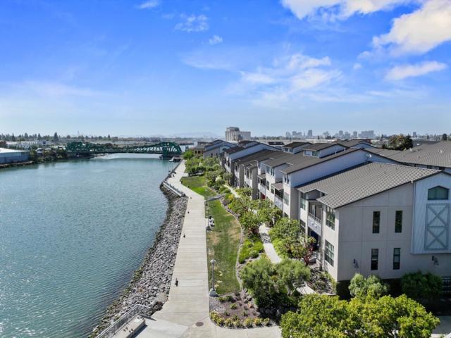 2853 Regatta Drive, Oakland CA: https://media.crmls.org/mediaz/c00b0dc3-35a0-43a3-a404-c069d94204cf.jpg