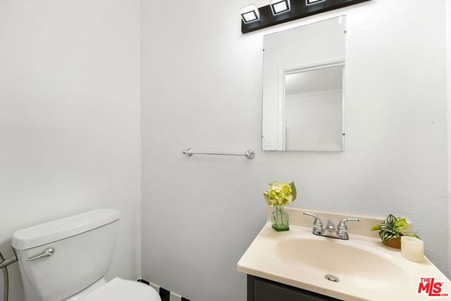 465 N Kilkea Drive, Los Angeles CA: https://media.crmls.org/mediaz/c00b2c24-cae2-4585-bfad-1aef8933a487.jpg