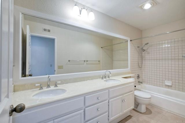 3533 Sitio Baya, Carlsbad CA: https://media.crmls.org/mediaz/c00b7205-f12e-402b-b4b2-325f02f3a88d.jpg