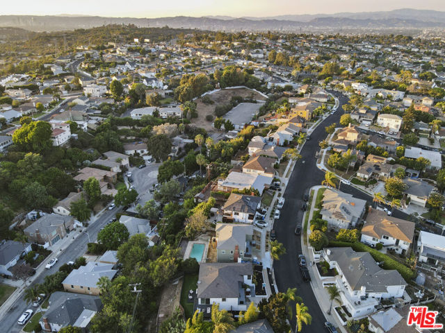 5549 Onacrest Drive, Los Angeles CA: https://media.crmls.org/mediaz/c00befe4-e9dc-4f64-8648-ff3d3581dfd9.jpg
