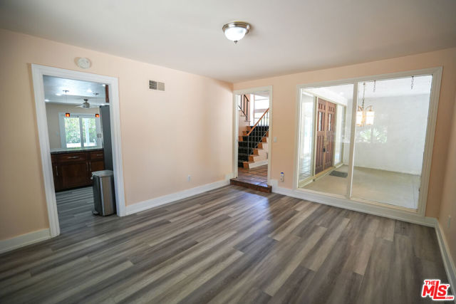 19616 Pine Valley Avenue, Porter Ranch CA: https://media.crmls.org/mediaz/c00bfc00-9251-4307-9e33-0f2cc6e30f3b.jpg
