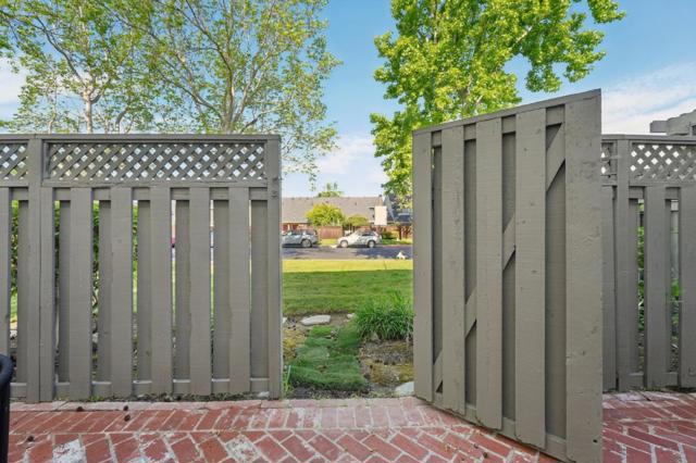 854 Erickson Lane, Foster City CA: https://media.crmls.org/mediaz/c00cc8a7-8b8c-4ee8-a989-e1f24cbcba69.jpg