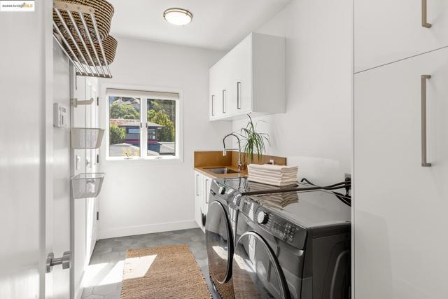 6330 Swainland Rd, Oakland CA: https://media.crmls.org/mediaz/c00d3268-87af-446f-8e59-5e6866c13017.jpg