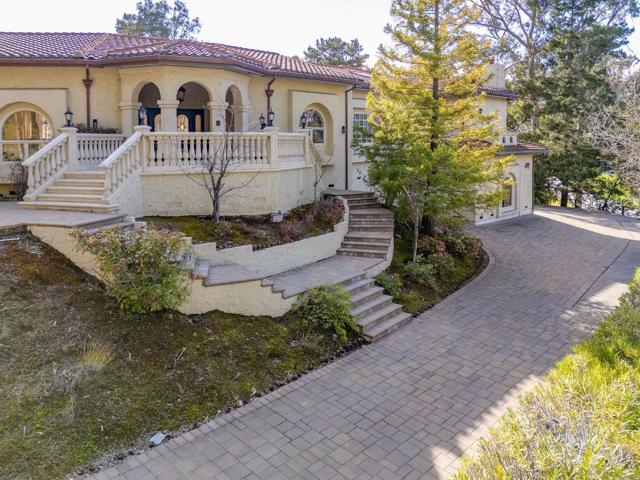 1035 Macadamia Drive, Hillsborough CA: https://media.crmls.org/mediaz/c00da0ba-b0f4-4c75-8576-33b1bd4d9af4.jpg