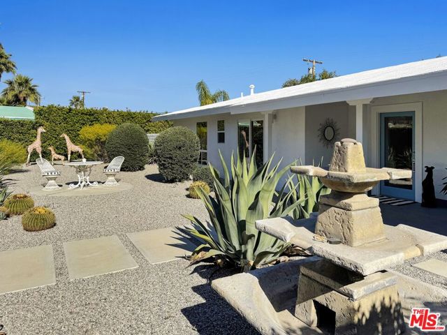 2235 E Paseo Gracia, Palm Springs CA: https://media.crmls.org/mediaz/c00dab10-6875-4867-b113-76b35ebef719.jpg
