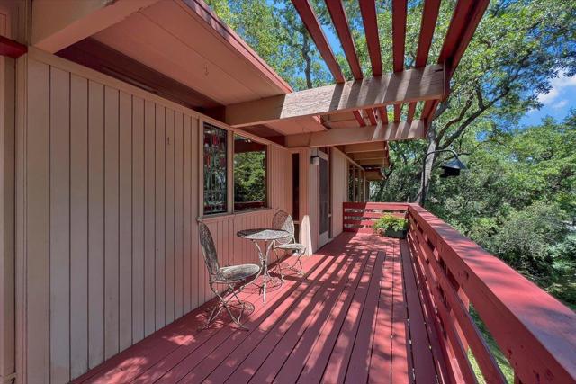 16310 Oakhurst Drive, Monte Sereno CA: https://media.crmls.org/mediaz/c00dfe93-efcc-475b-8529-58dbea79766d.jpg