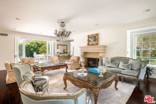 10914 Bellagio Road, Los Angeles CA: https://media.crmls.org/mediaz/c00e7975-6650-4bba-ad88-8b02dfe56762.jpg