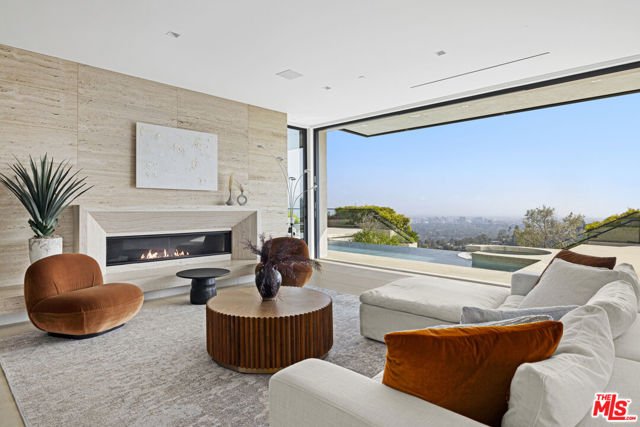 1731 Summitridge Drive, Beverly Hills CA: https://media.crmls.org/mediaz/c00eb71c-6035-4fbc-acf2-aee0cc57002e.jpg