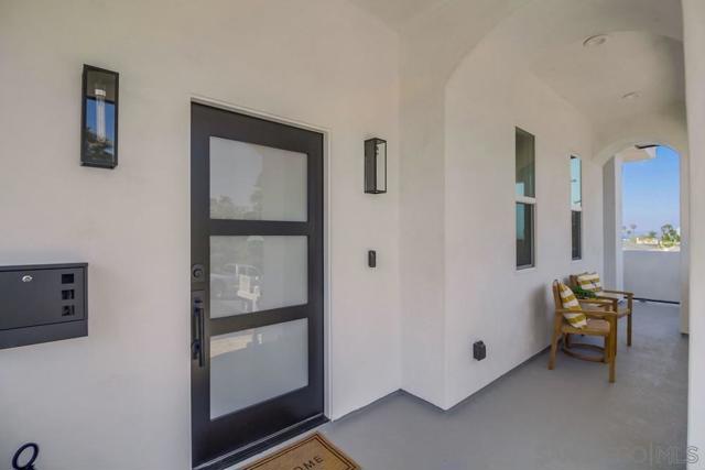 4607 Santa Cruz, San Diego CA: https://media.crmls.org/mediaz/c00edefc-4be1-4d3d-817e-f823c4b77bf8.jpg