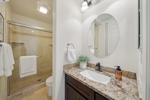 2307 Vineyard Heights Ln, Pleasanton CA: https://media.crmls.org/mediaz/c00f0350-6aaf-41c8-b0e4-b7563222fe09.jpg