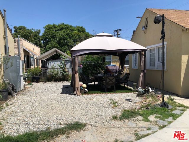 1618 S Burnside Avenue, Los Angeles CA: https://media.crmls.org/mediaz/c01028e6-7cbc-4763-8b72-1d5f0feac678.jpg