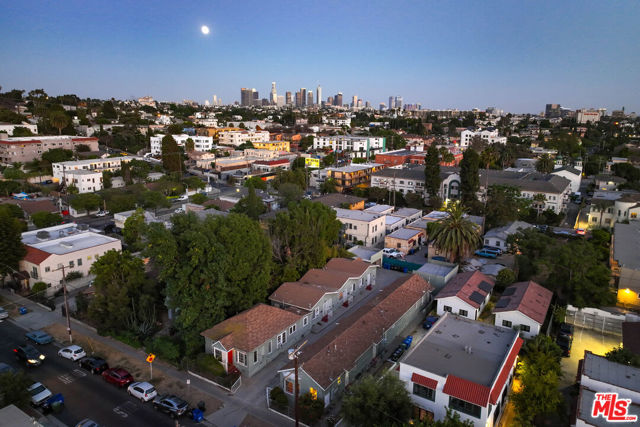 4124 Monroe Street, Los Angeles CA: https://media.crmls.org/mediaz/c0105d0c-1172-4255-9dbf-3bc34cdb86e6.jpg