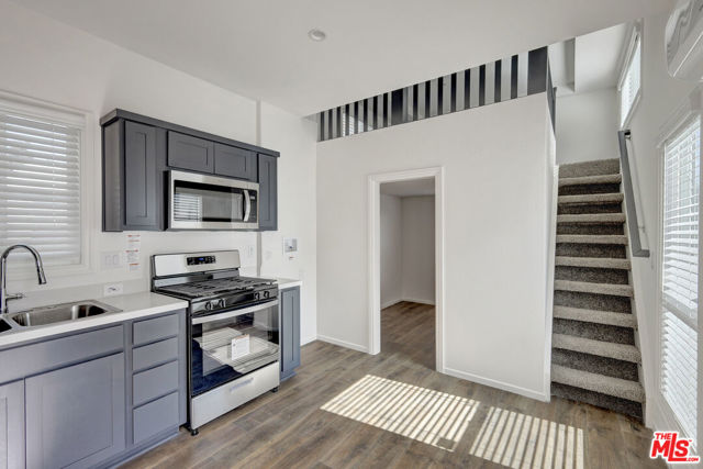17650 Grand Avenue, Lake Elsinore CA: https://media.crmls.org/mediaz/c010b8ad-7984-4b2b-976c-d3b6731e19d3.jpg