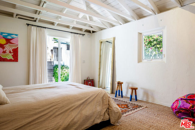 2249 Mountain Oak Drive, Los Angeles CA: https://media.crmls.org/mediaz/c0110fe1-d523-4535-99cc-23459477dc2b.jpg