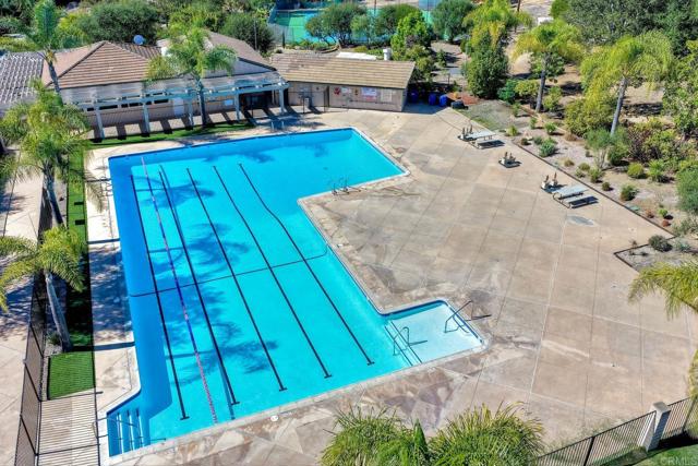 Detail Gallery Image 10 of 59 For 10629 Meadow Glen Way E, Escondido,  CA 92026 - 4 Beds | 2/1 Baths