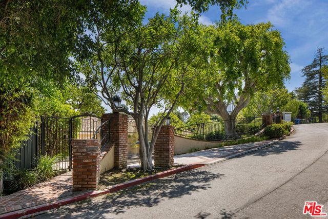 10820 Ambazac Way, Los Angeles CA: https://media.crmls.org/mediaz/c011c07f-2907-4426-827c-a4d063dee4b8.jpg