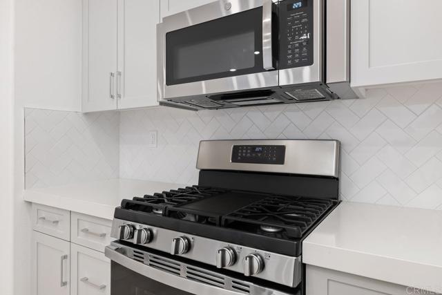 1207 Sunrise View, San Marcos CA: https://media.crmls.org/mediaz/c012301c-3b95-4923-980c-efcb3a09d534.jpg