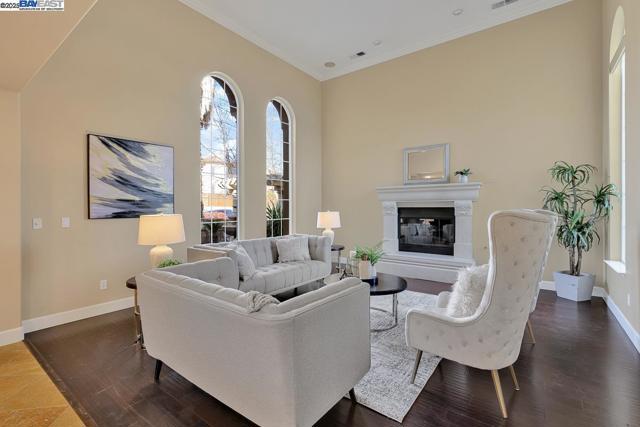 1037 Sunset Creek Ln, Pleasanton CA: https://media.crmls.org/mediaz/c012e88d-a31c-4c08-8cbb-2f89781e855a.jpg