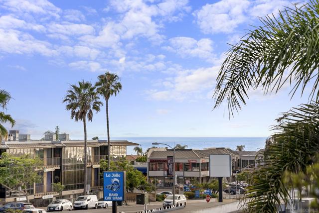 7520 Draper Ave, La Jolla CA: https://media.crmls.org/mediaz/c01318c8-40e4-4884-b7a4-bc9eed40ed30.jpg