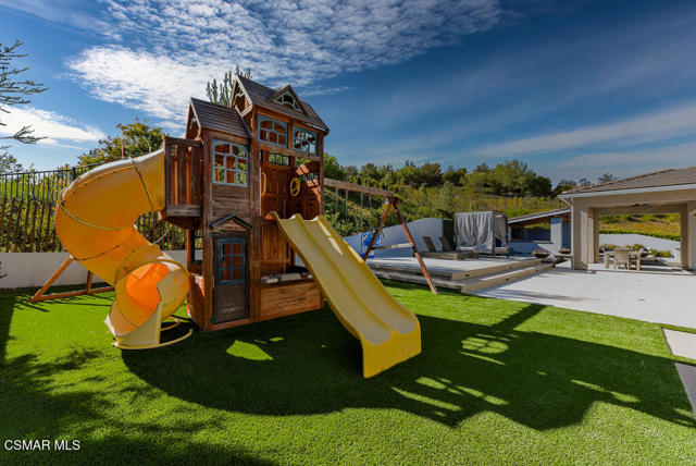 6981 Shadow Wood Drive, Moorpark CA: https://media.crmls.org/mediaz/c01358b7-9a7b-4354-98cc-6ac93ff4e1d1.jpg