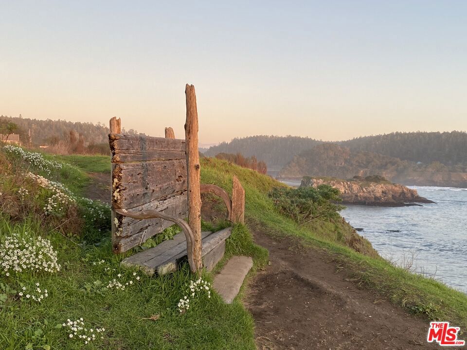 https://media.crmls.org/mediaz/c013706b-2cb0-4923-8c7b-1f67b98e5bf6.jpg?preset=X-Large
