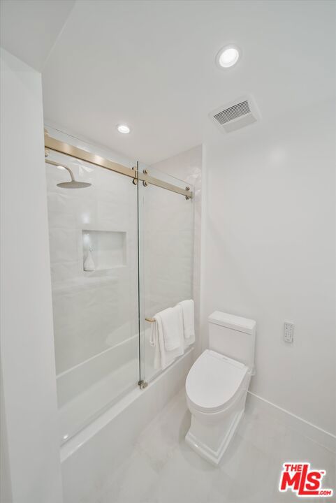 2021 Idaho Avenue, Santa Monica CA: https://media.crmls.org/mediaz/c013c07c-f978-457f-967a-27ec63b80573.jpg