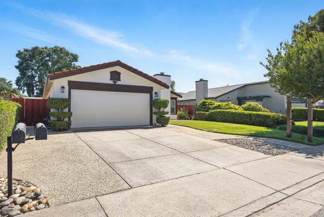 1180 Peterson Drive, Gilroy CA: https://media.crmls.org/mediaz/c013ea0b-e3b4-48e4-9966-45ea442492c4.jpg