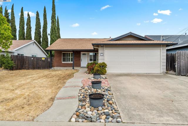 368 Helen Way, Livermore CA: https://media.crmls.org/mediaz/c0146c3b-6a01-4045-abaf-7ec25be8d921.jpg