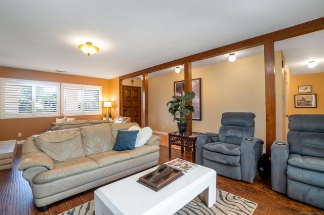 2826 Calle De Malibu, Escondido CA: https://media.crmls.org/mediaz/c0147364-a377-4d48-afde-593ee4e7ae92.jpg