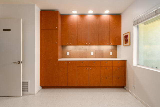 444 N Burton Way, Palm Springs CA: https://media.crmls.org/mediaz/c0151102-bedb-41a9-adc5-b291869595c8.jpg