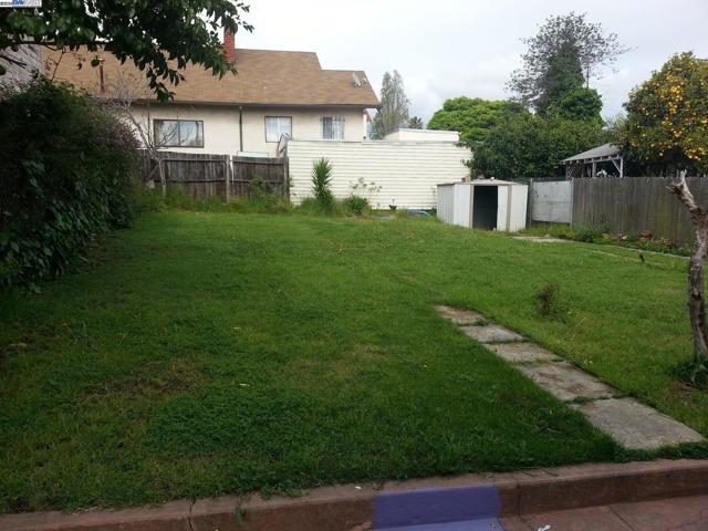 4056 Santa Rita St, Oakland CA: https://media.crmls.org/mediaz/c015582d-03d9-4583-ab86-0988828565b0.jpg